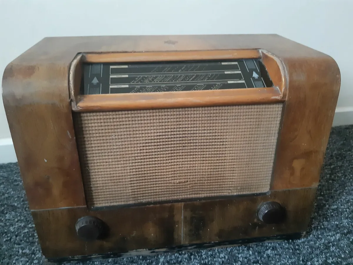 Vintage Bush radio - Image 1