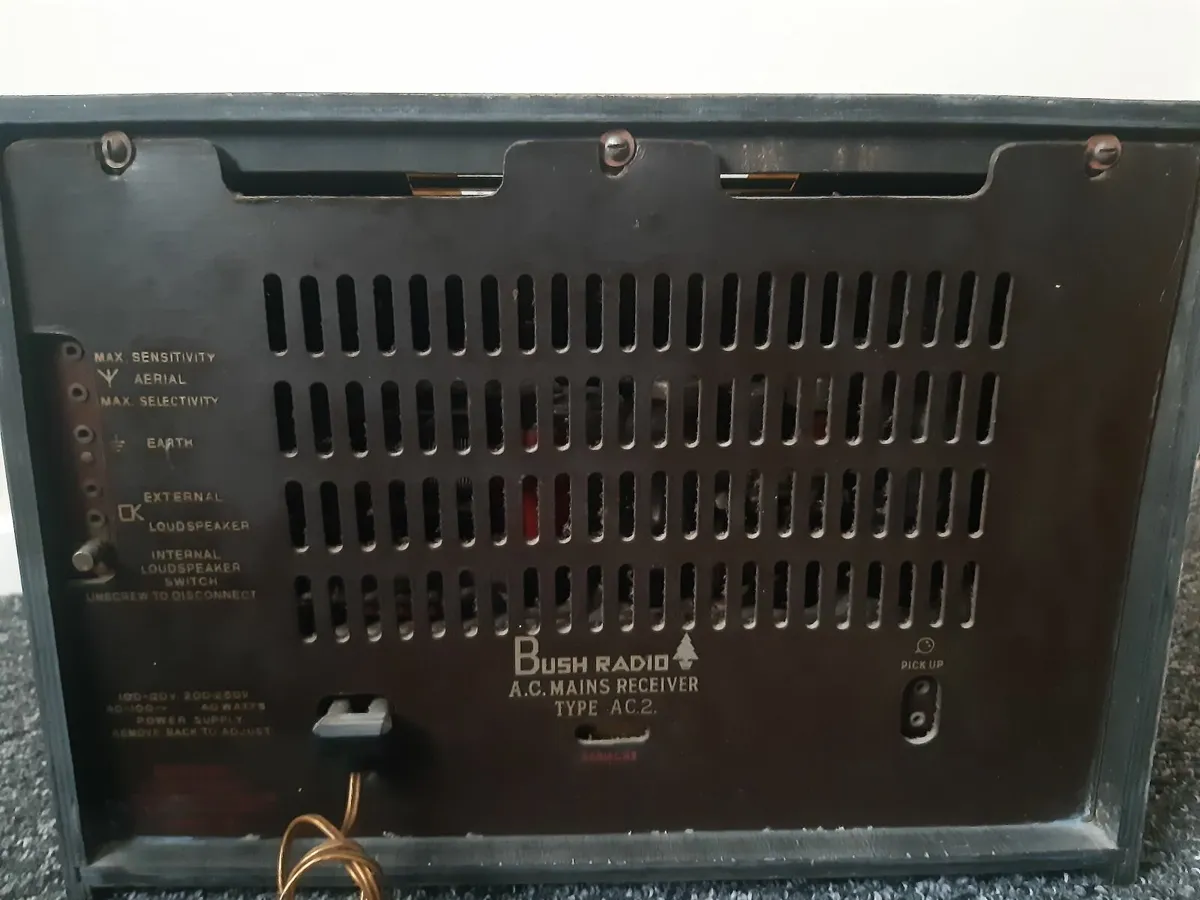 Vintage Bush radio - Image 2