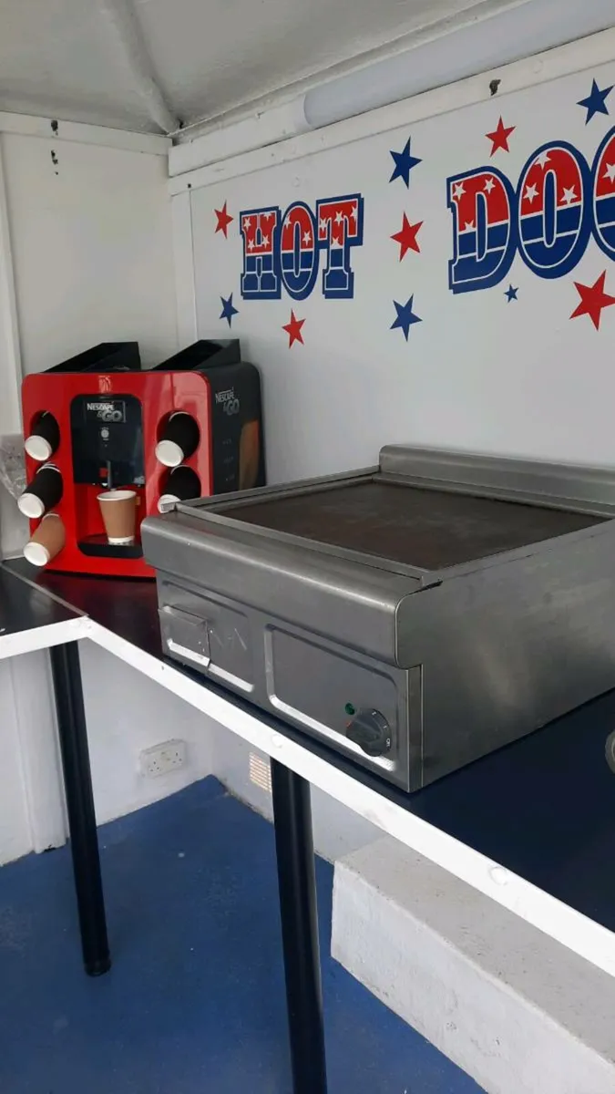 Catering trailer - Image 4