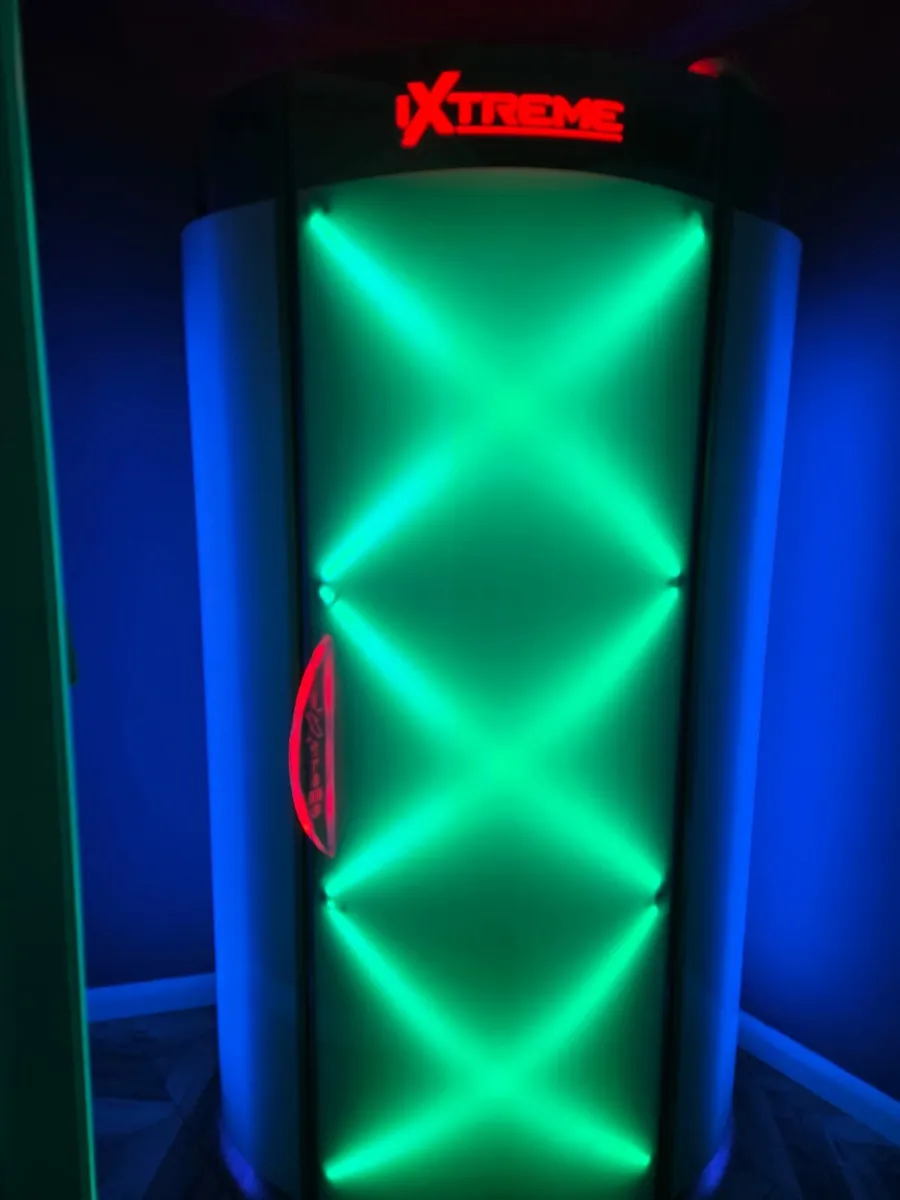 i Extreme x3 Stand up Tanning Bed - Image 3