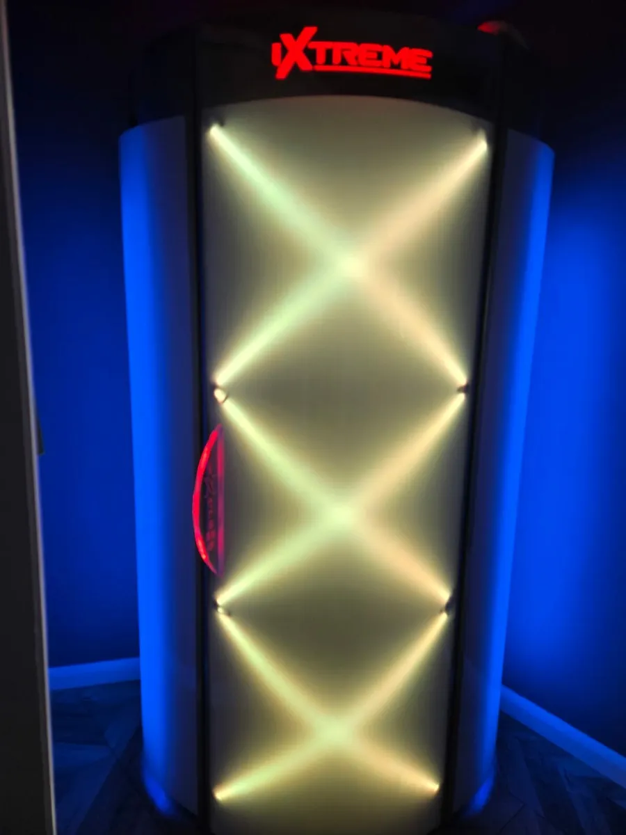 i Extreme x3 Stand up Tanning Bed - Image 4