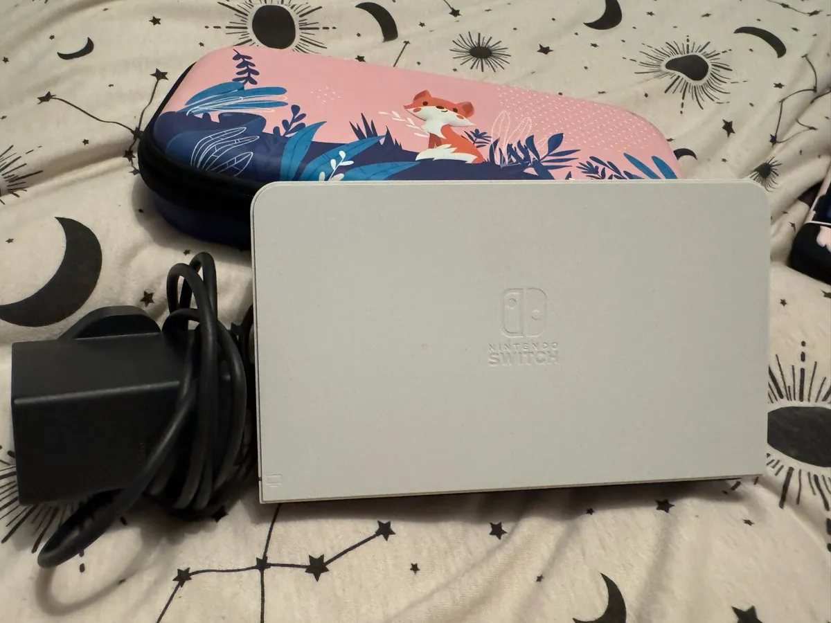 SWITCH OLED - Mario Cart deluxe and 2 Micro SD - Image 3