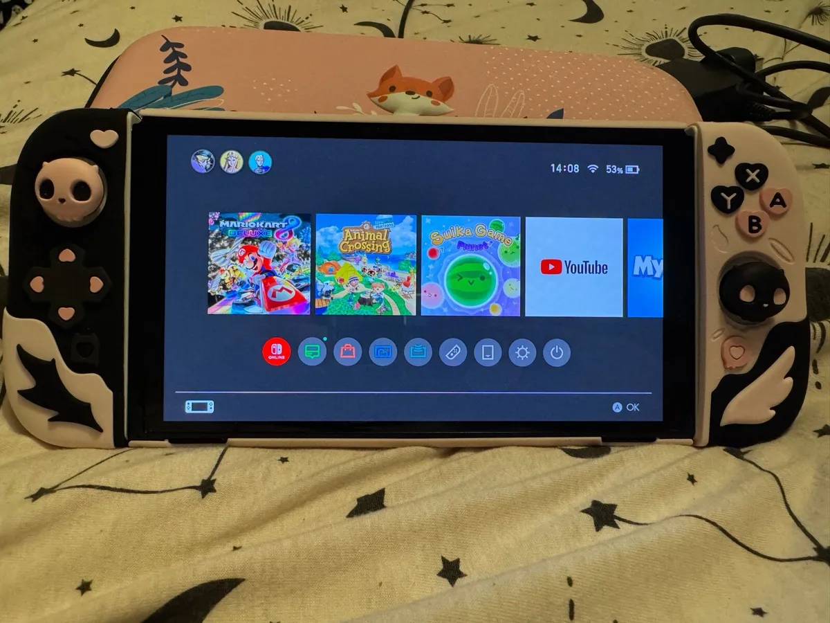 SWITCH OLED - Mario Cart deluxe and 2 Micro SD - Image 1