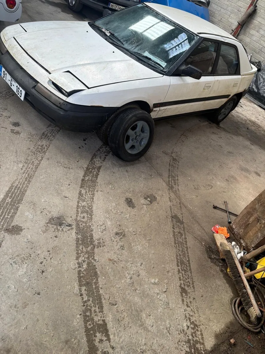 1991 Mazda 323f - Image 2