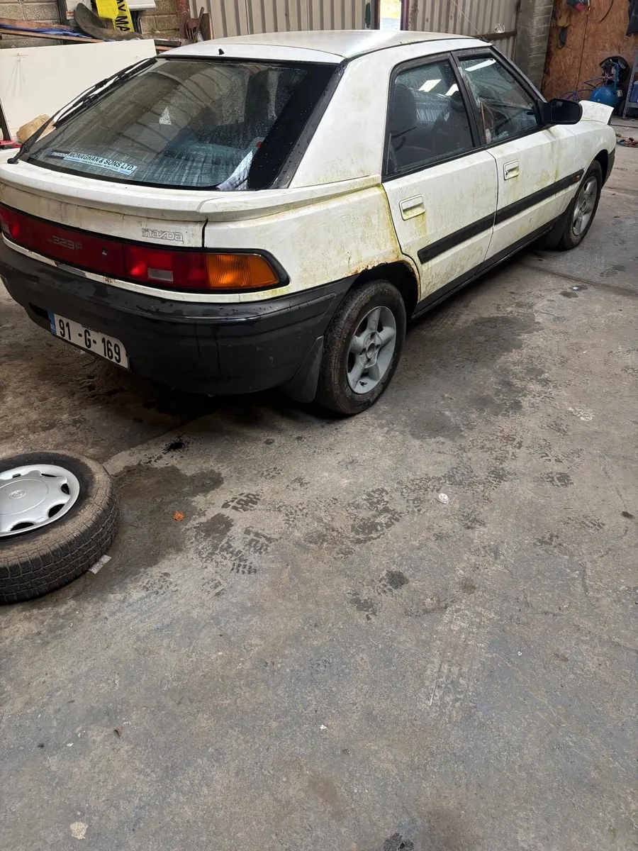 1991 Mazda 323f - Image 3
