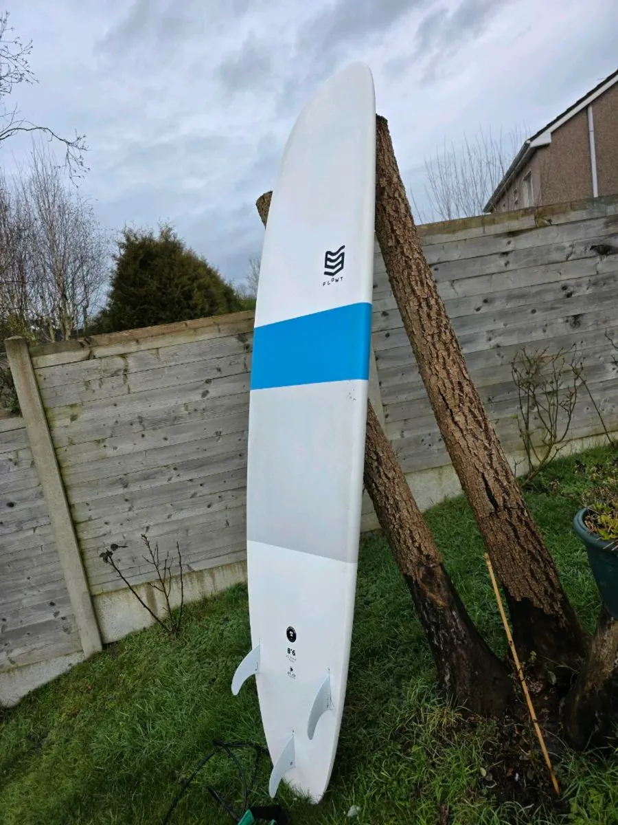 Flowt Surfing board - Image 1