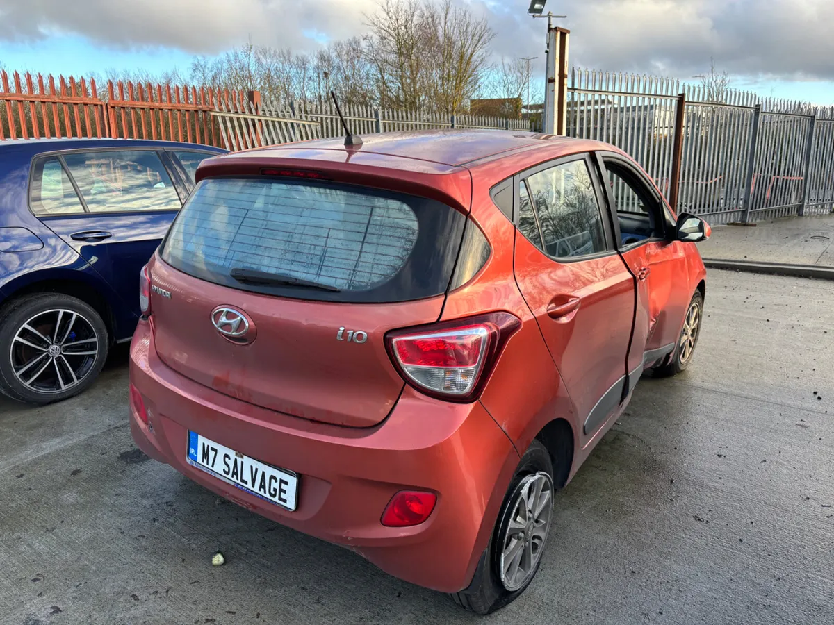 15 i10 Delux 1.0 Petrol 74km Drives - Image 3