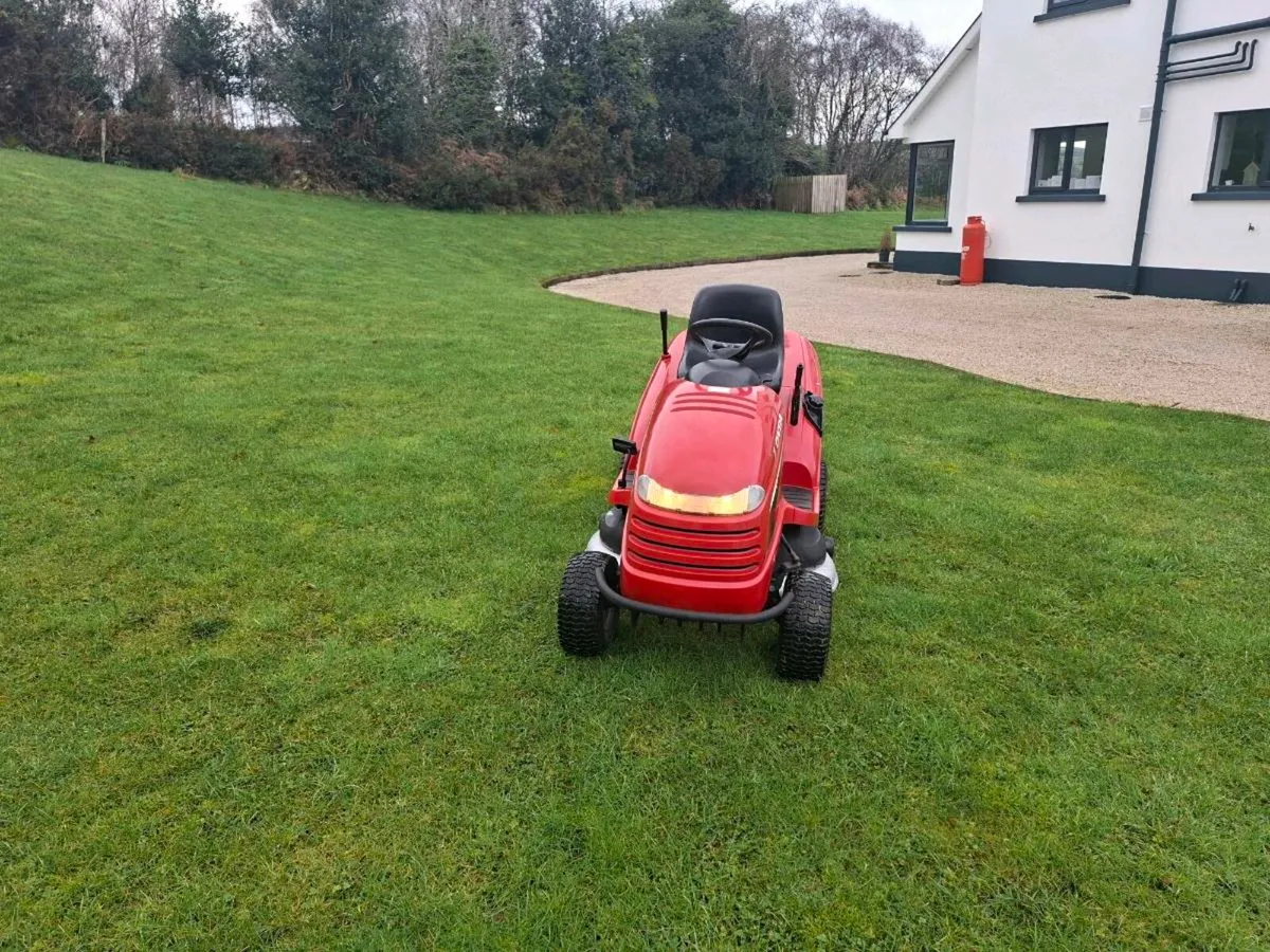 Honda 2417 ride on lawnmower - Image 4