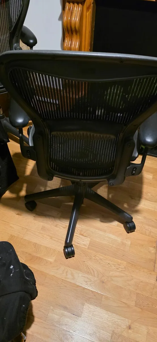 Herman Miller Chairs - Image 4