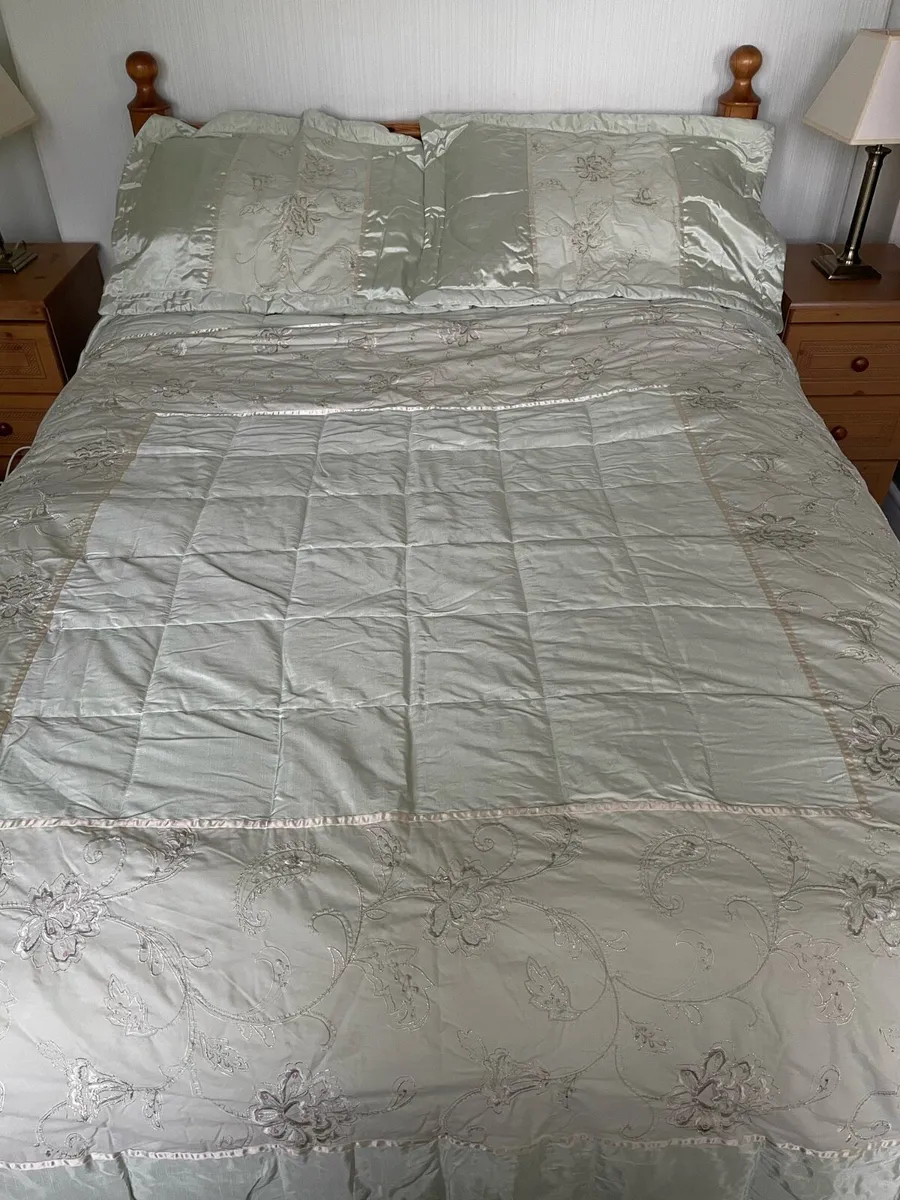 Luxury Embroidered Satin Bedspread + pillow shams - Image 2