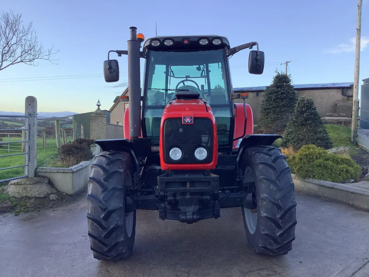 2005 MF 6470 - Image 2