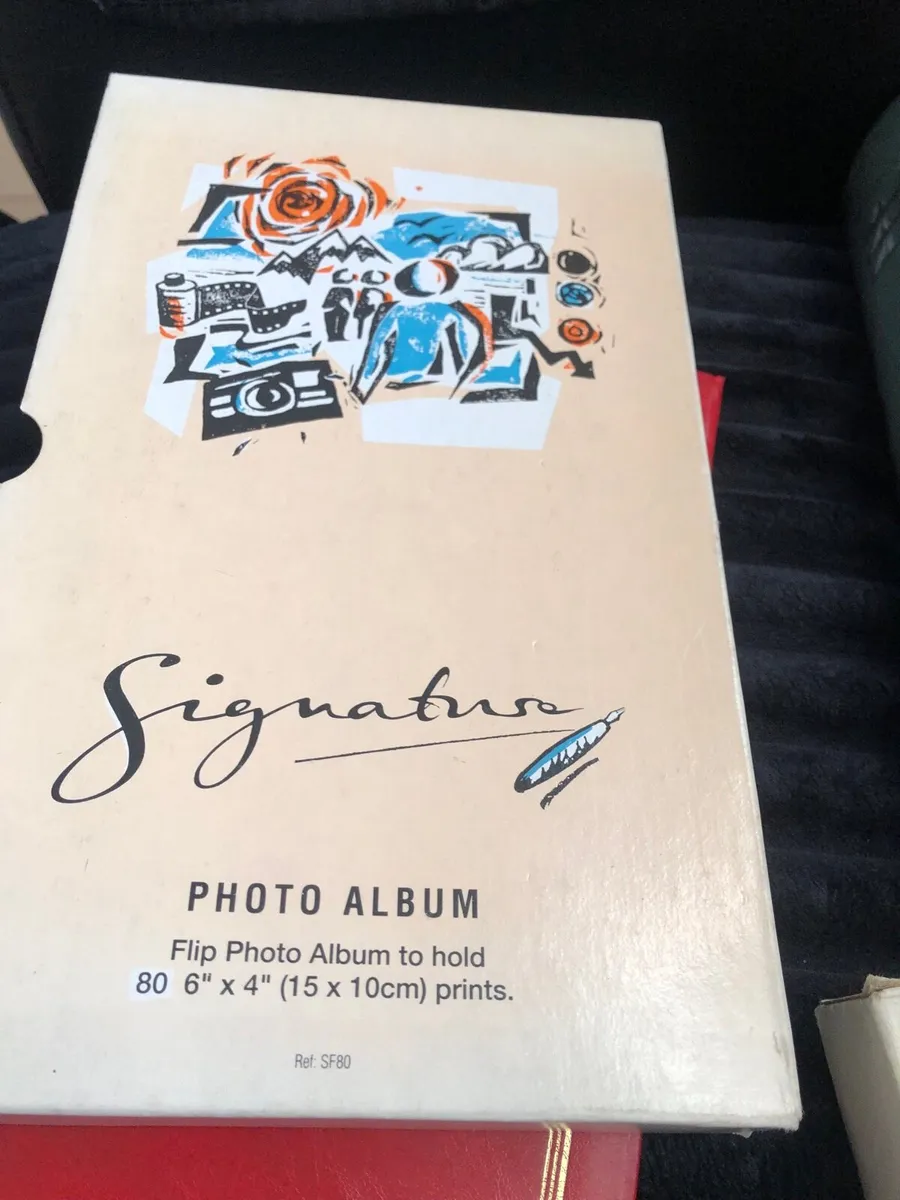 Two photo albums  6”x4”’€8 - Image 1