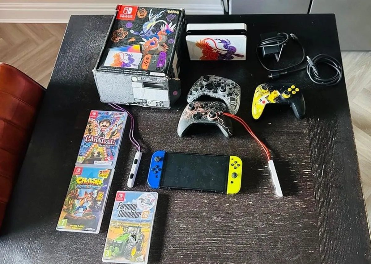 Nintendo Switch - Scarlet and Violet Edition (64 GB) - Image 1