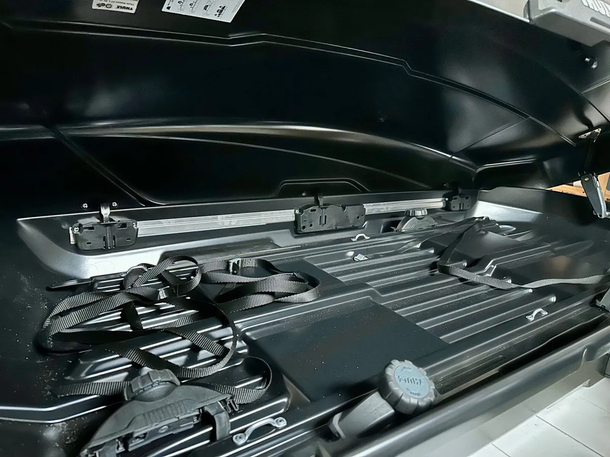 THULE Roof cargo box - Image 2