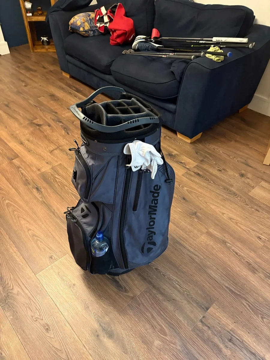 Taylormade golf bag like new only 2 months old! - Image 4