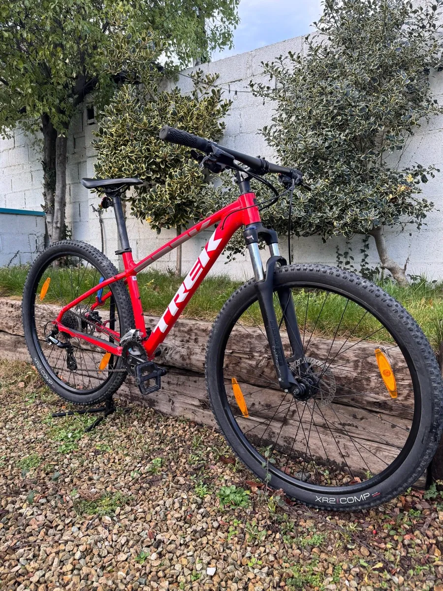 Trek Marlin 5 MTB Bike - Image 2