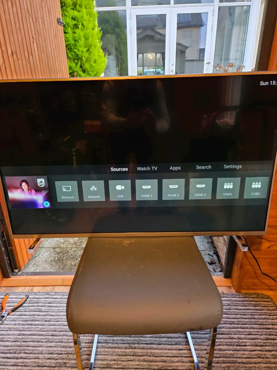 Philips Smart TV ambilight 43in - Image 1