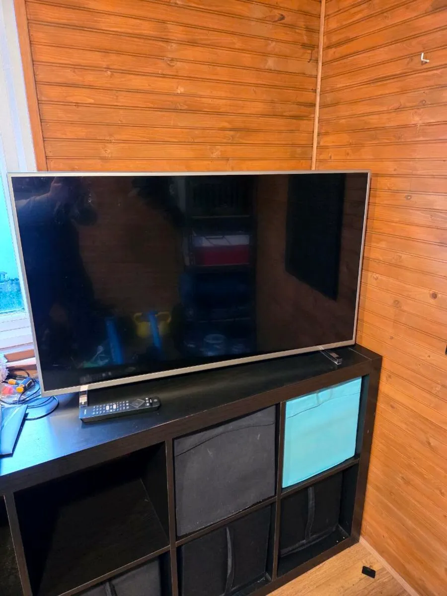 Philips Smart TV ambilight 43in - Image 2