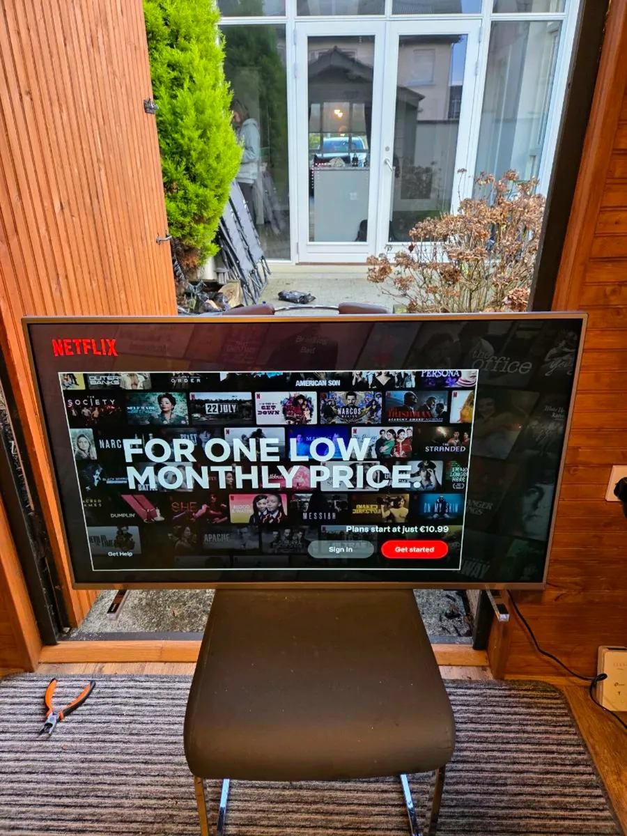 Philips Smart TV ambilight 43in - Image 3