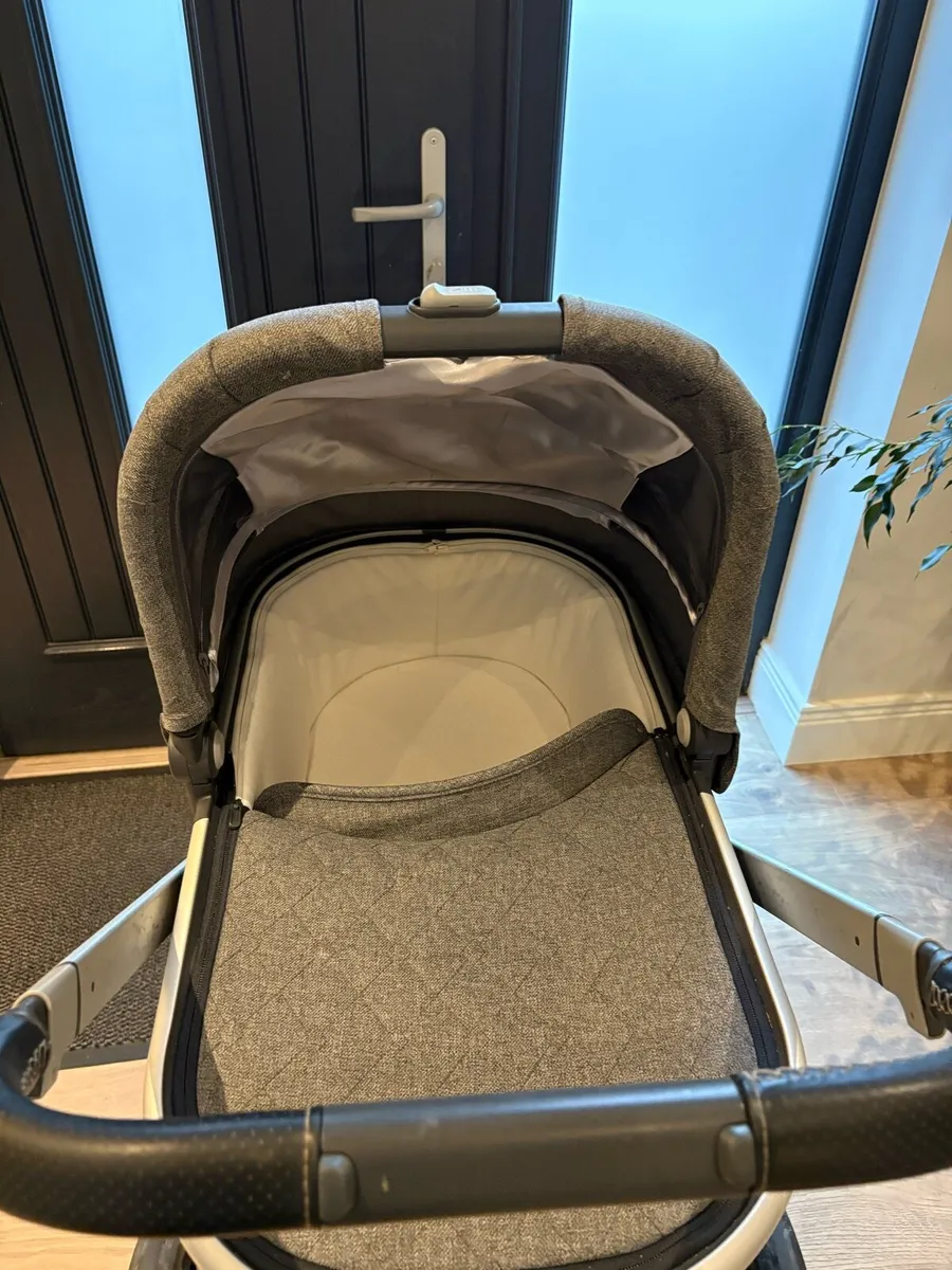 Car Seat and Strollers - Image 2