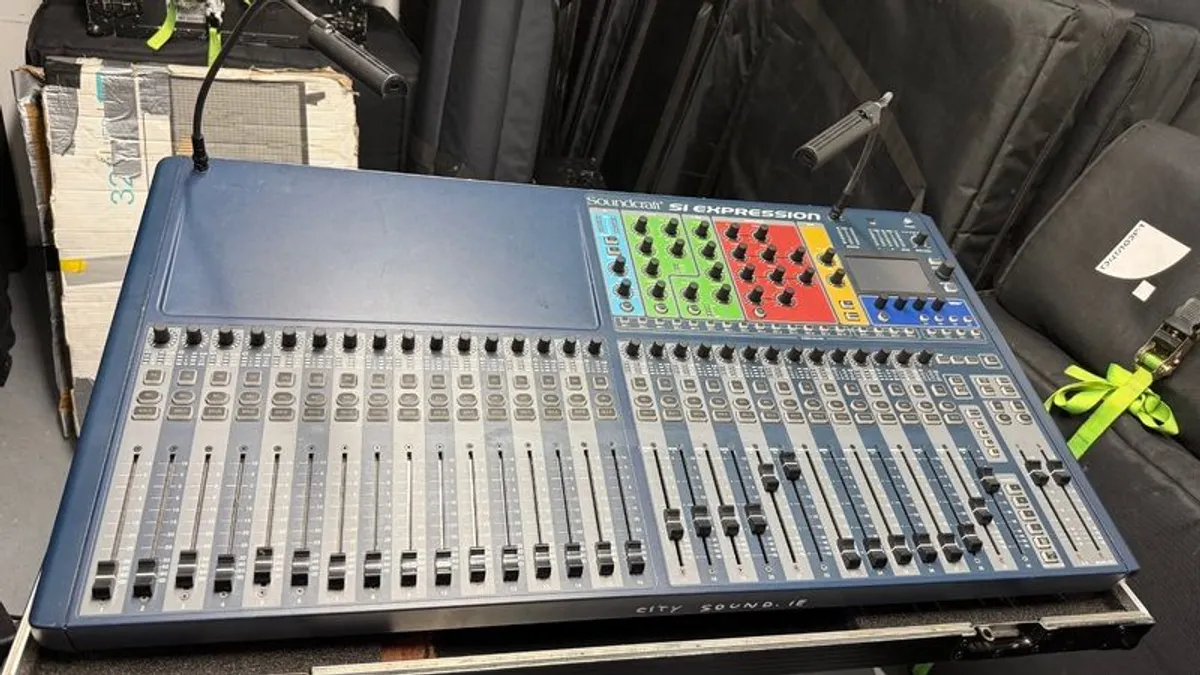 Mixing Console - Image 4