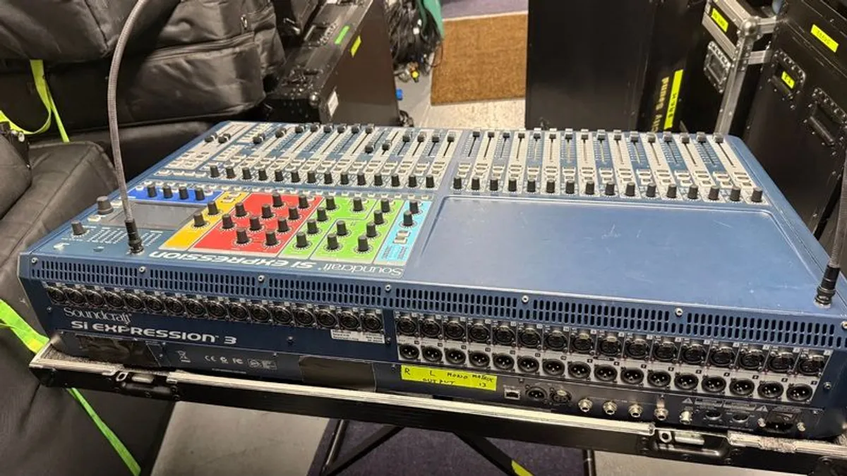 Mixing Console - Image 1