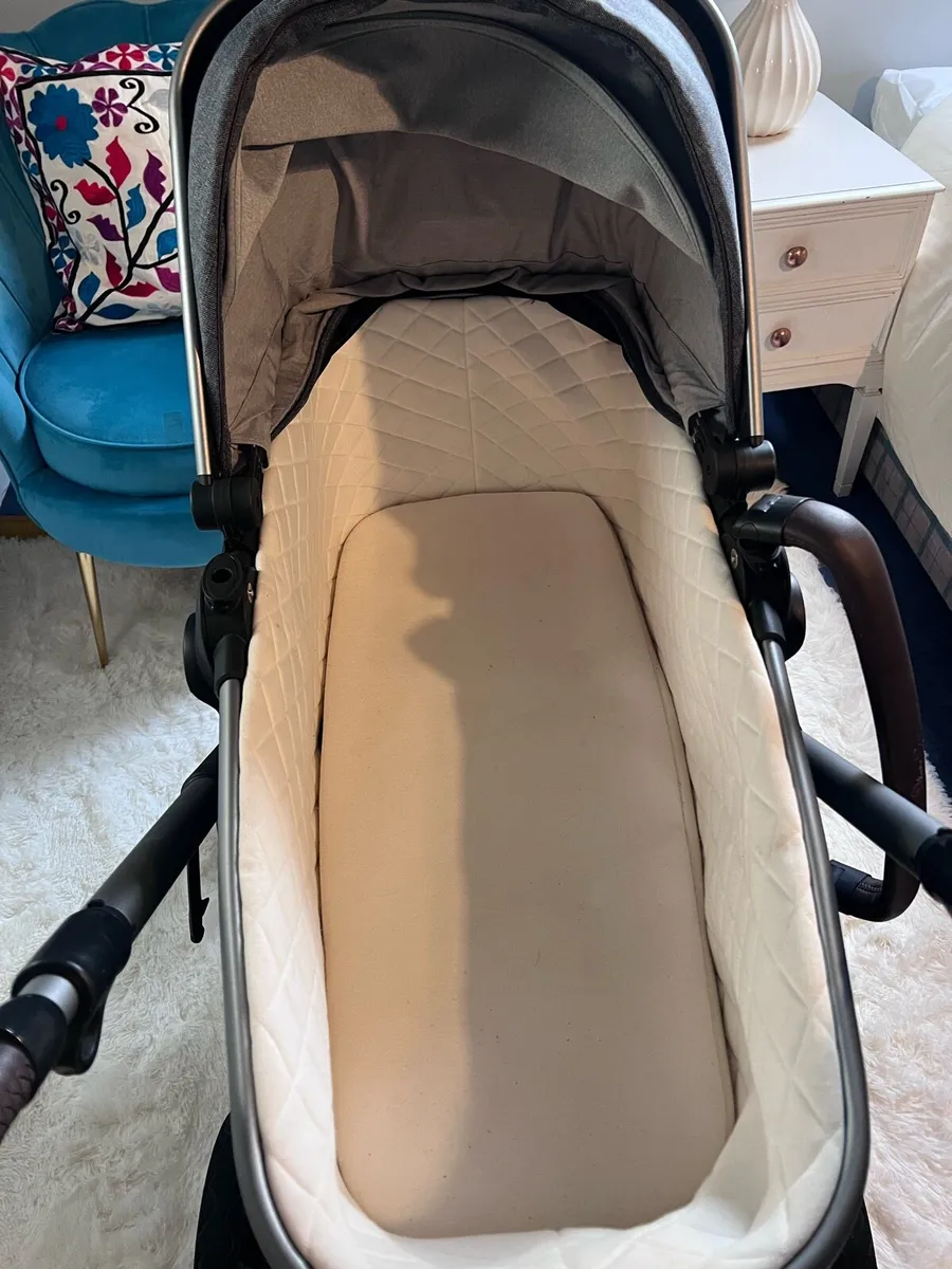 Silver Cross Wave Travel System - Image 2