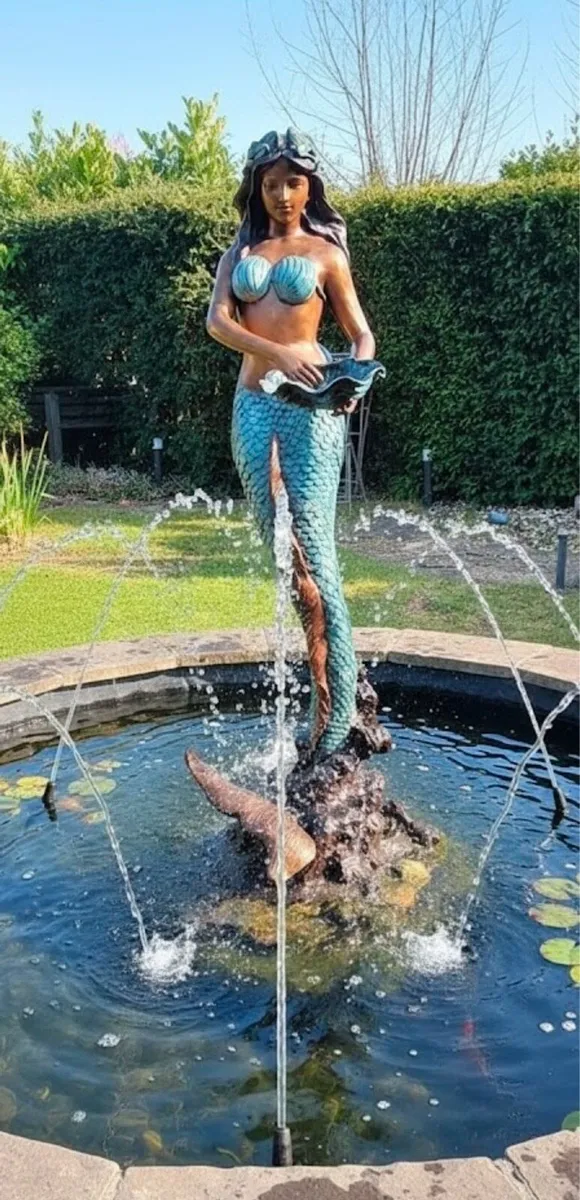 Bronze mermaid water feature - Image 1