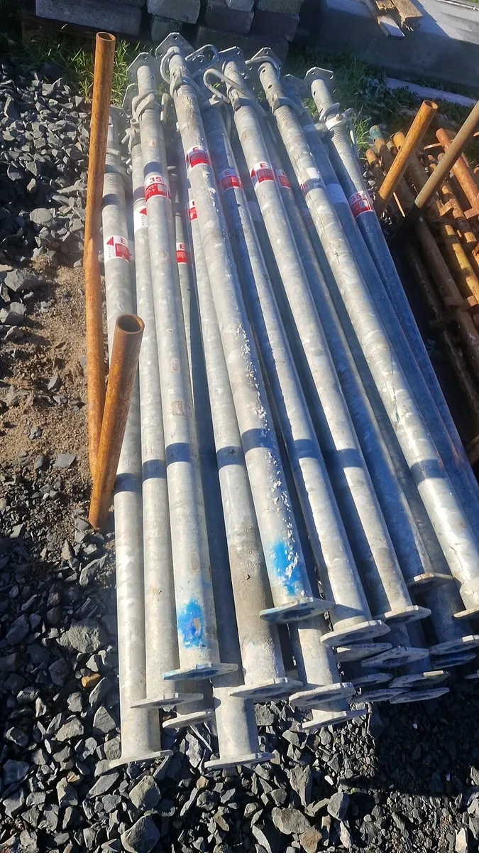 Acro props - Image 2