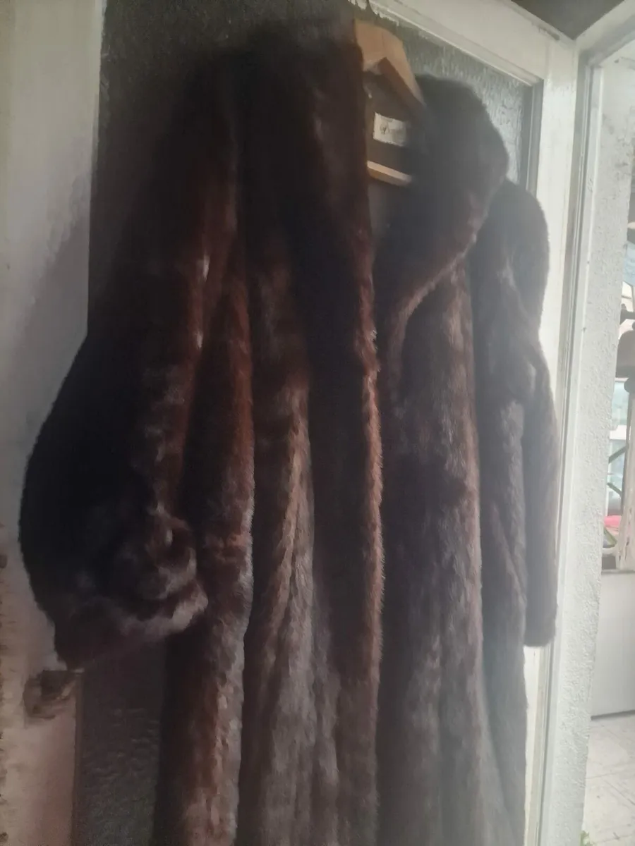 David Vard Vintage ladies long brown mink coat - Image 1