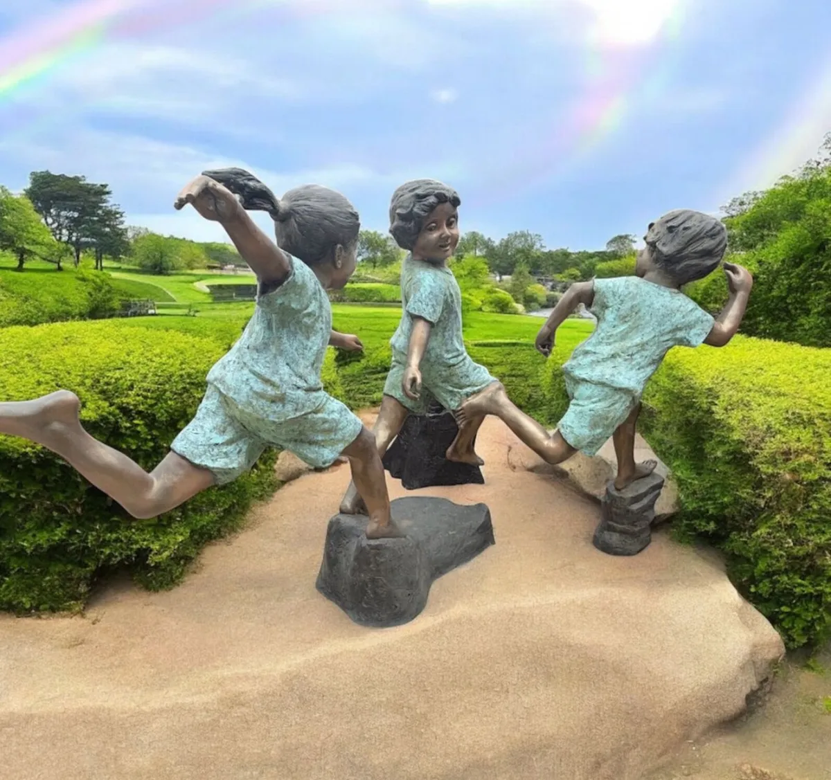 Bronze kids running statue - Image 1