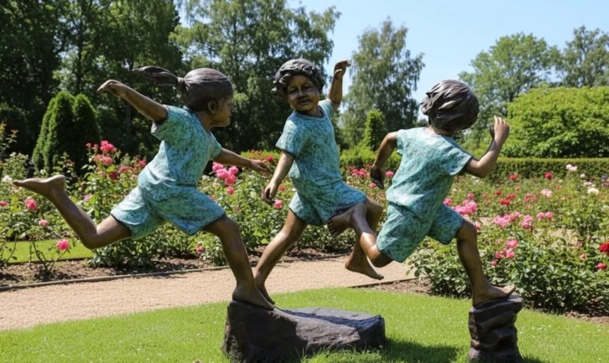 Bronze kids running statue - Image 2