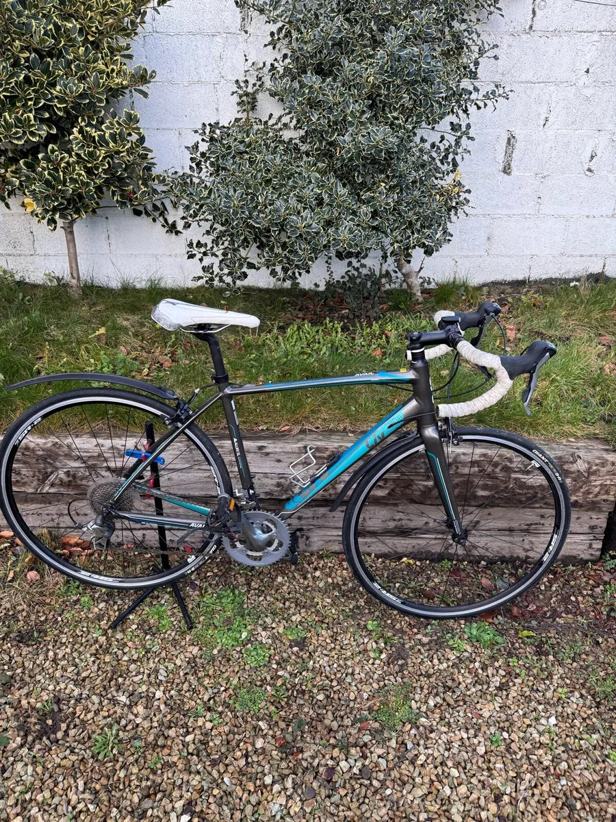 Giant LIV Ladies Road Bike - Image 2