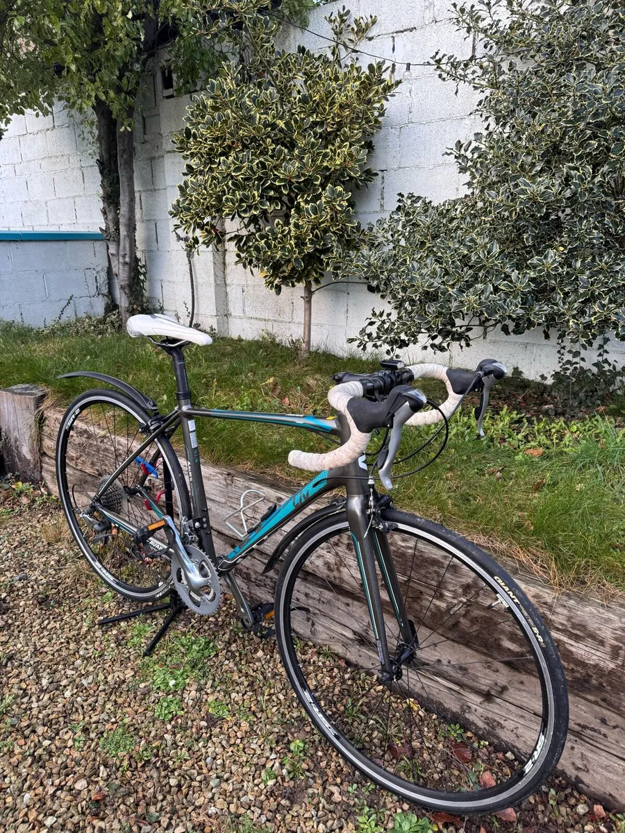 Giant LIV Ladies Road Bike - Image 3