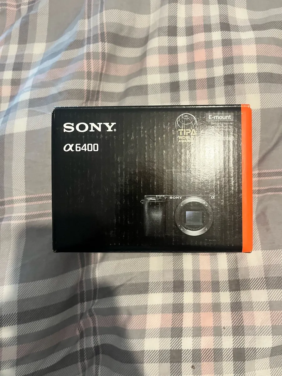 SONY A6400 + SIGMA 18-50MM F2.8 LENS - Image 1