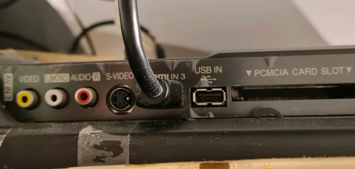 LG 42PQ2000 42" plasma TV with wall brackets stand - Image 4