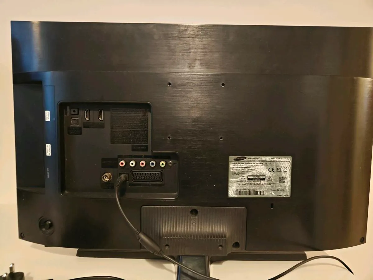 Old TV/Monitor - Image 2