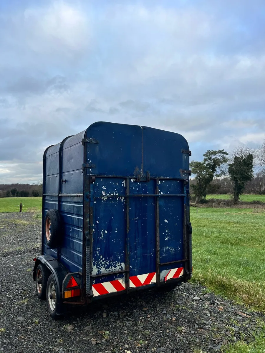 Rice Horsebox - Twin Axle trailer - Tows well. - Image 3