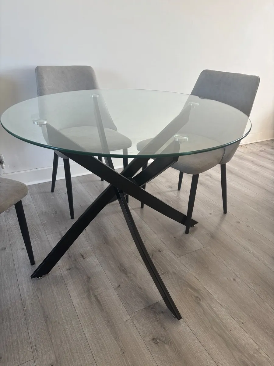 Dining table - Image 1