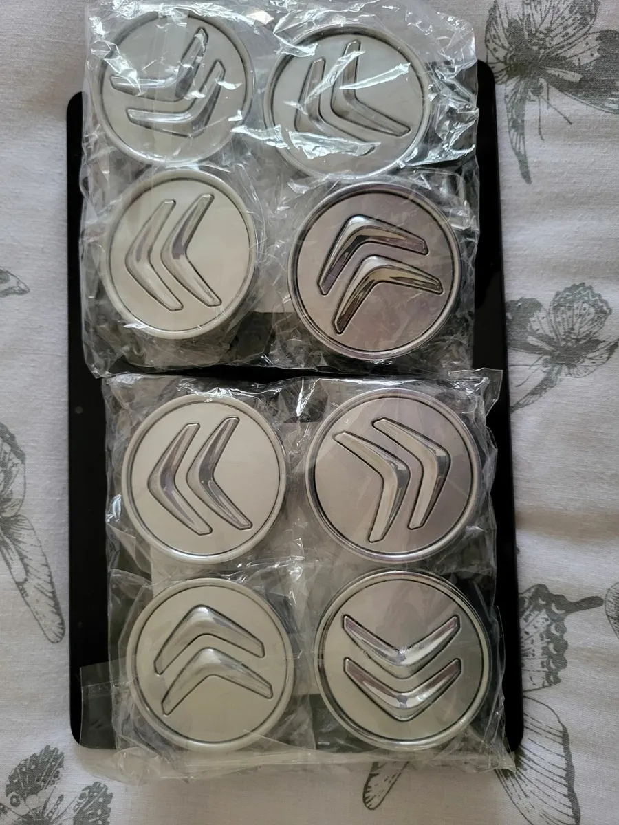 Citroen alloy centre piece - Image 1