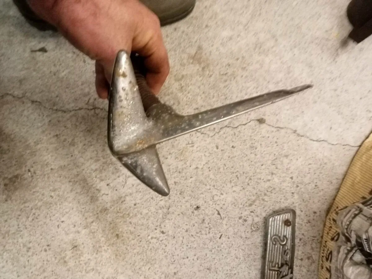 Old car badges - Image 4