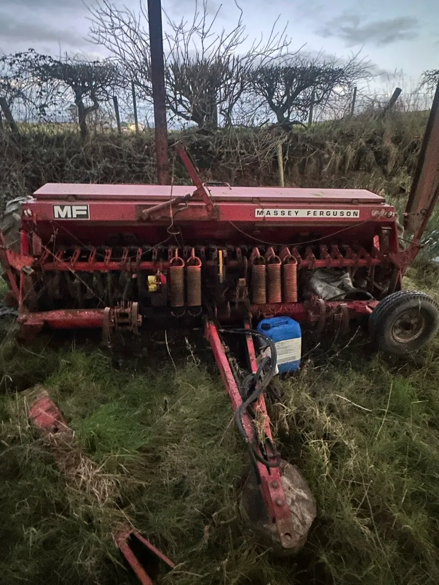 Seed drill - Image 1
