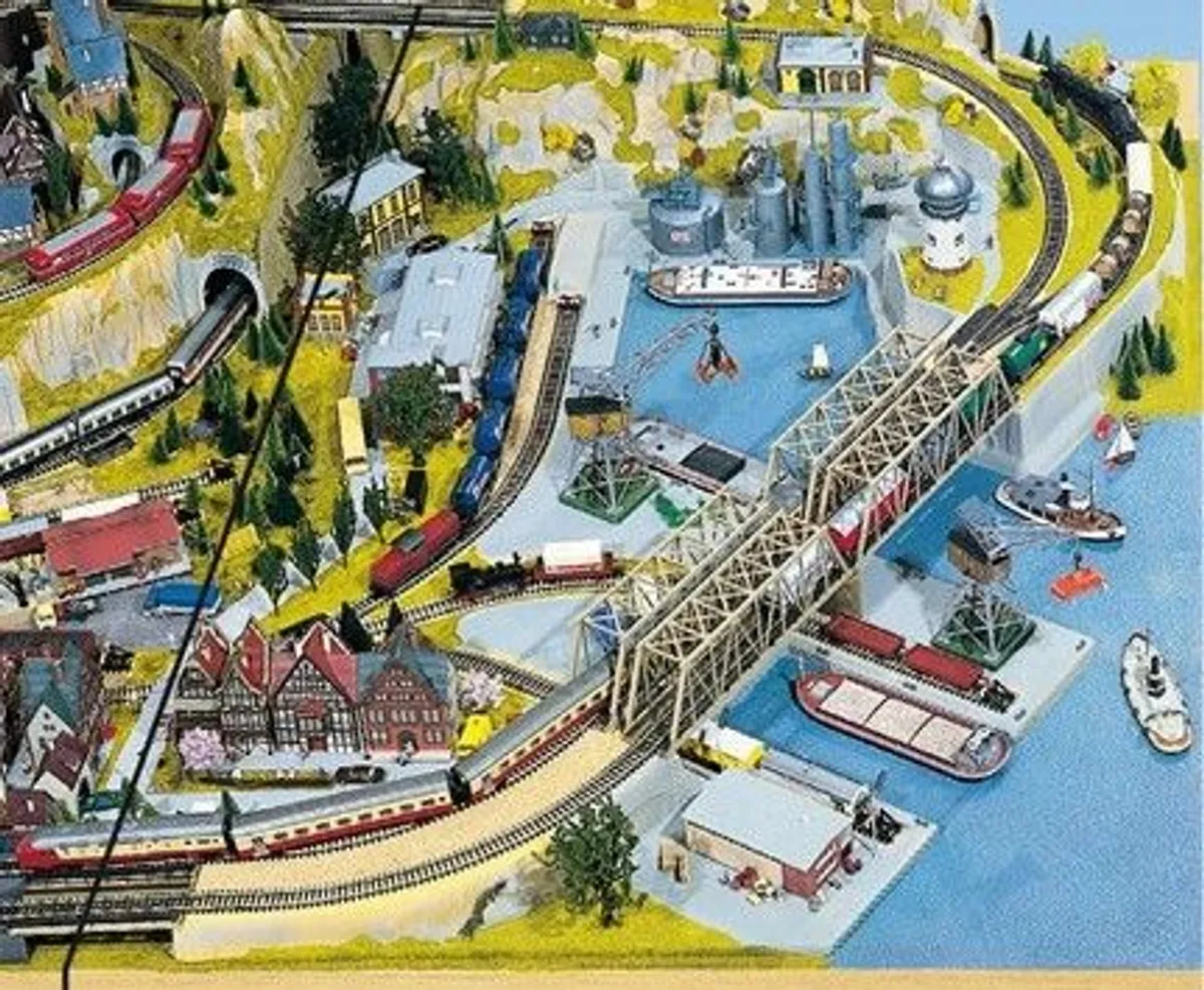 Noch 'Luzern' Preformed model Railroad Layout - Image 3