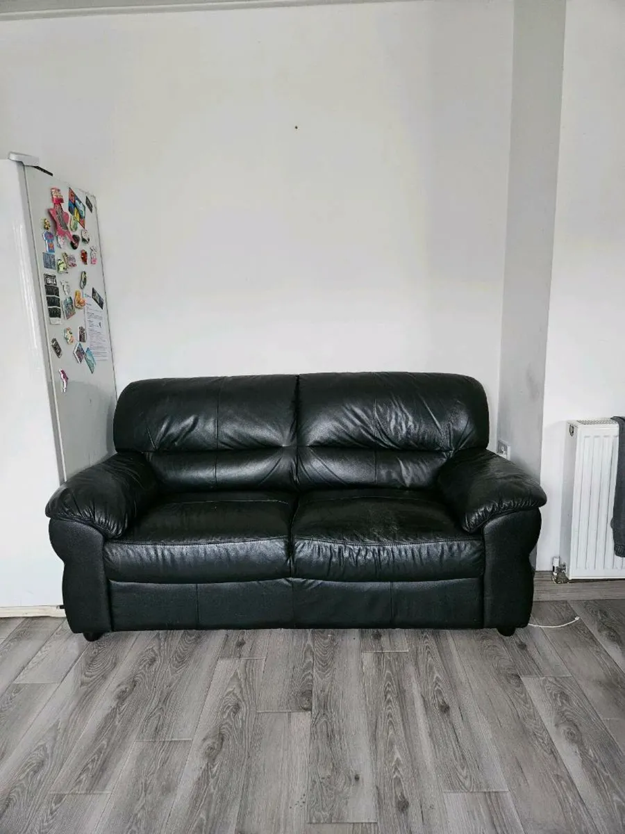 Black leather sofa - Image 2