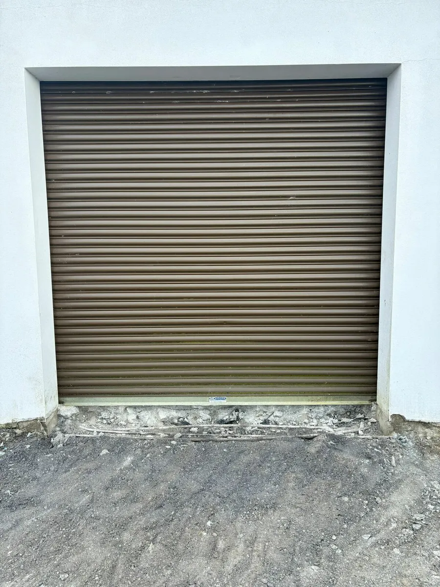Garage door - Image 1