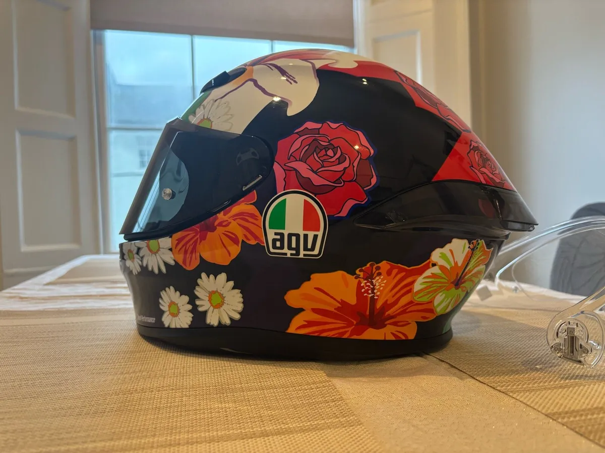 Motorbike helmet,boots,jacket trousers,gloves - Image 1