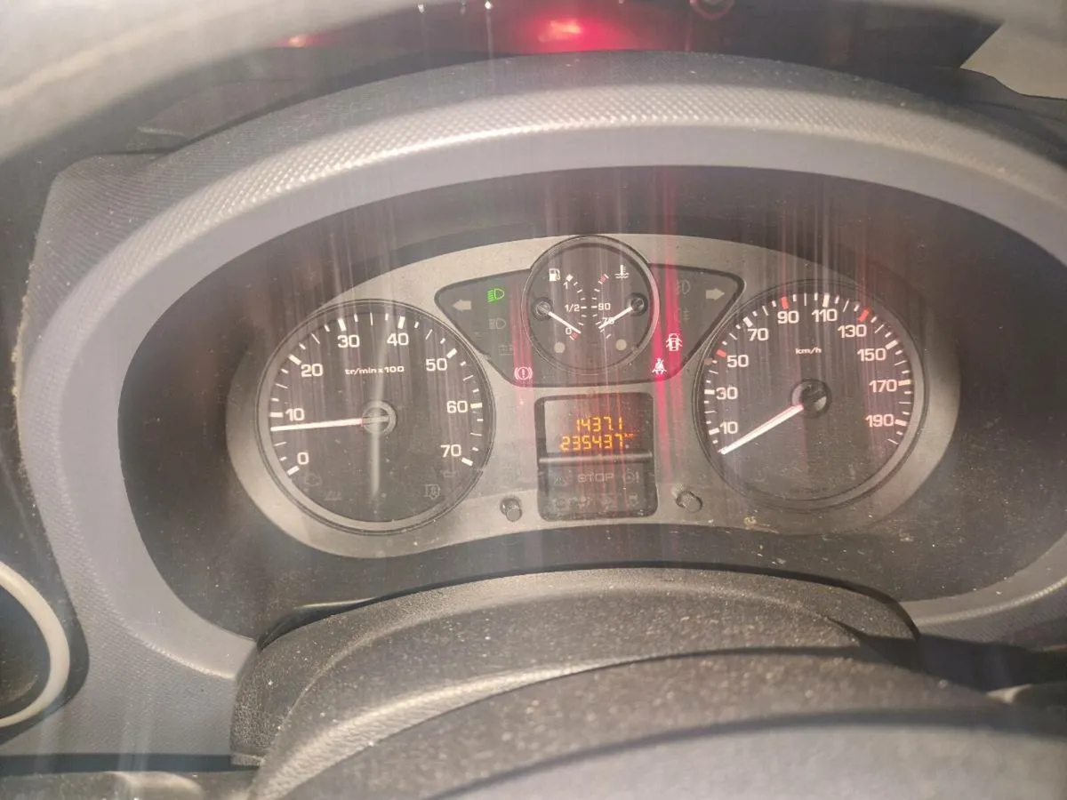 Peugeot Van - Image 4