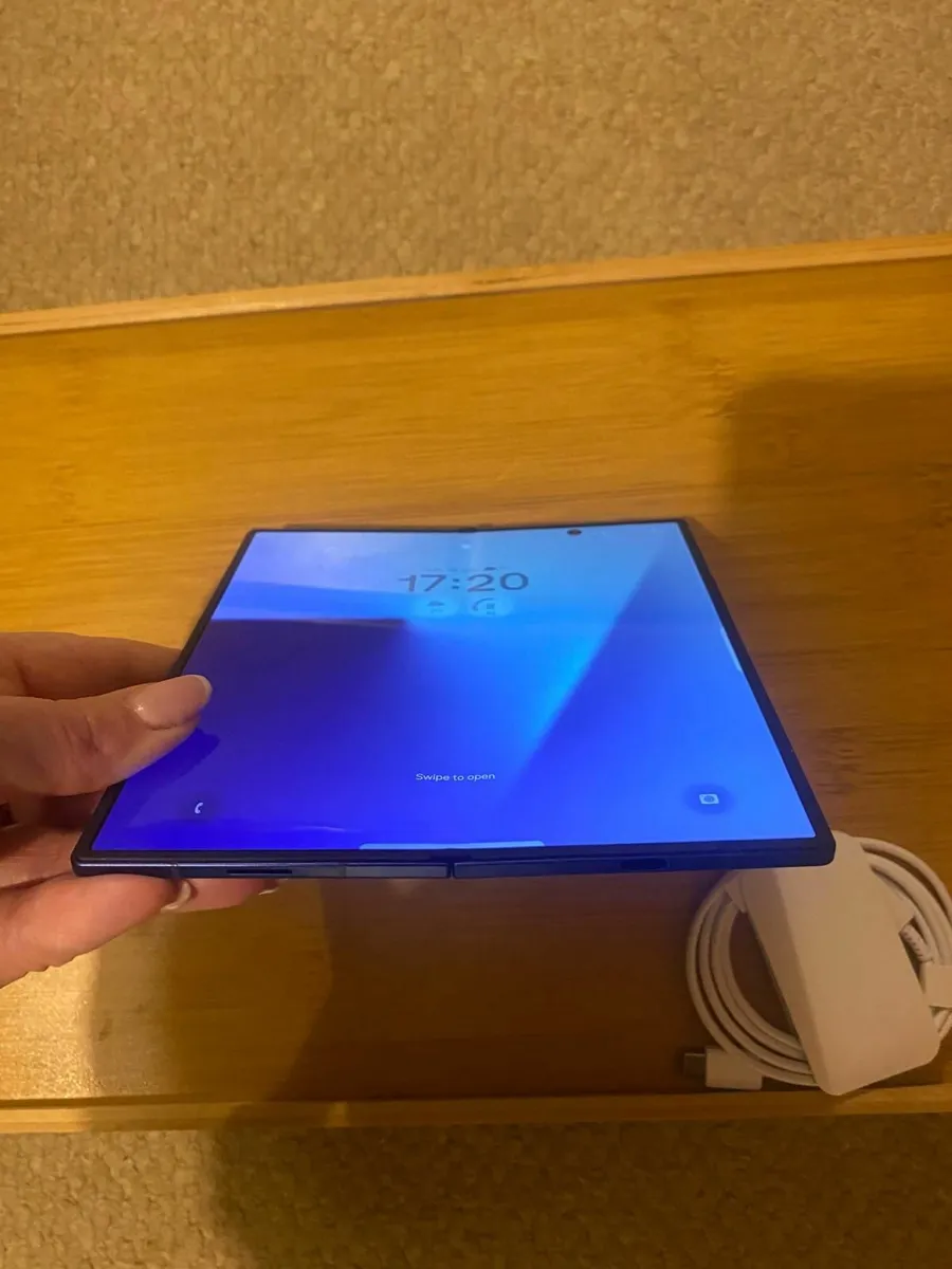 Samsung Galaxy Z Fold 7 & Galaxy Buds3 - Image 2