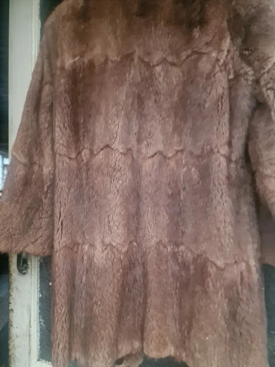 Vintage ladies brown musquash fur jacket post incl - Image 2