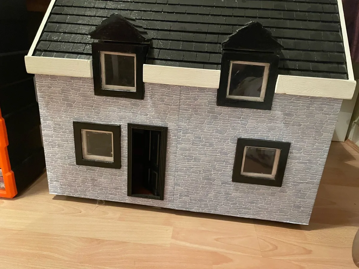 Dolls house - Image 1